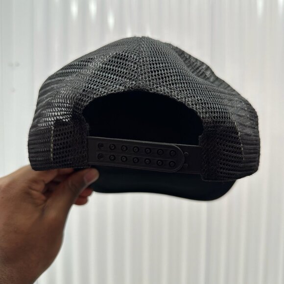 Magen Buys Trucker hat - Picture 5 of 6